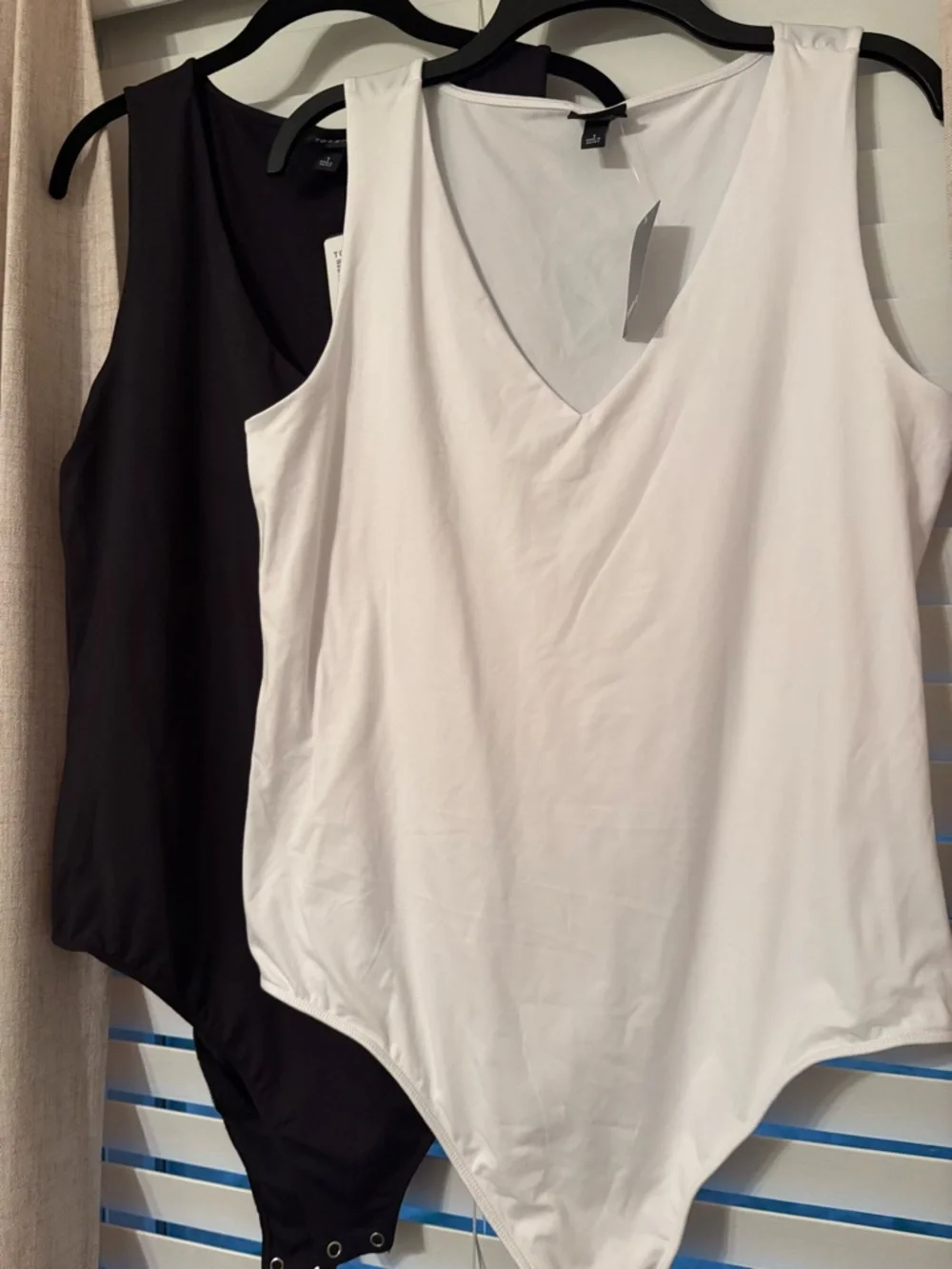 Torrid V Neck Body suits sz 1 NWT - Picture 3 of 4